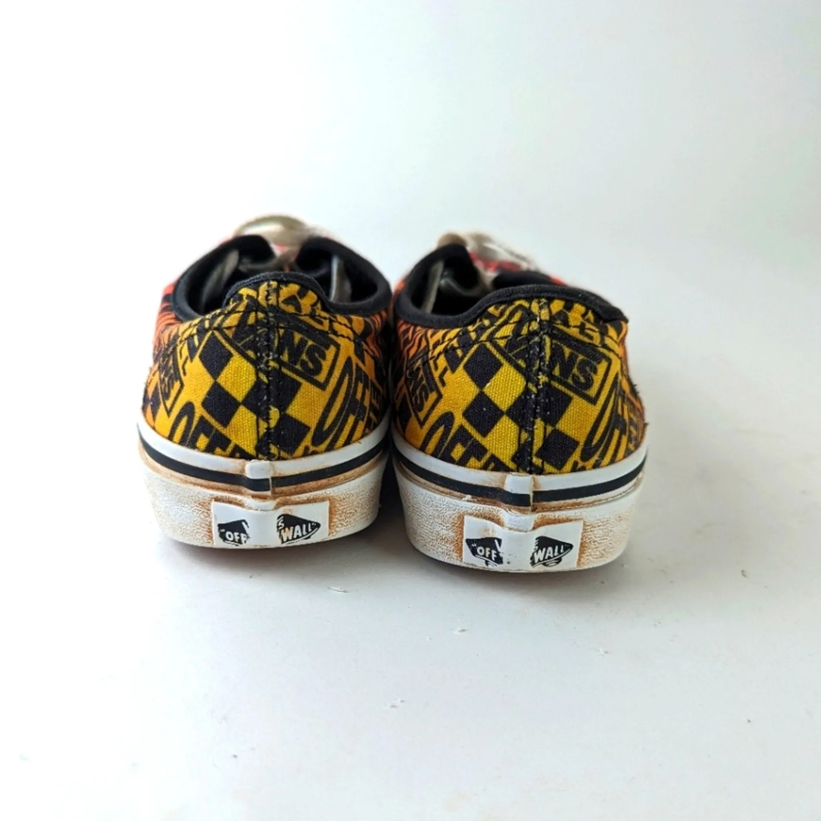 Vans Logo Flame Lace Up Sneakers 5.5
