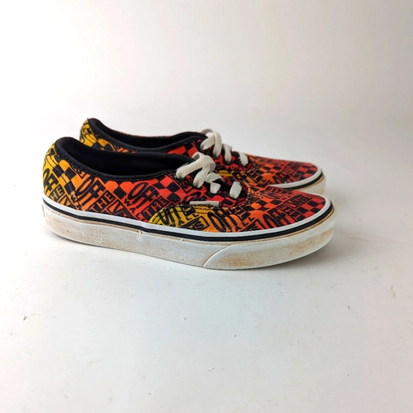 Vans Logo Flame Lace Up Sneakers 5.5